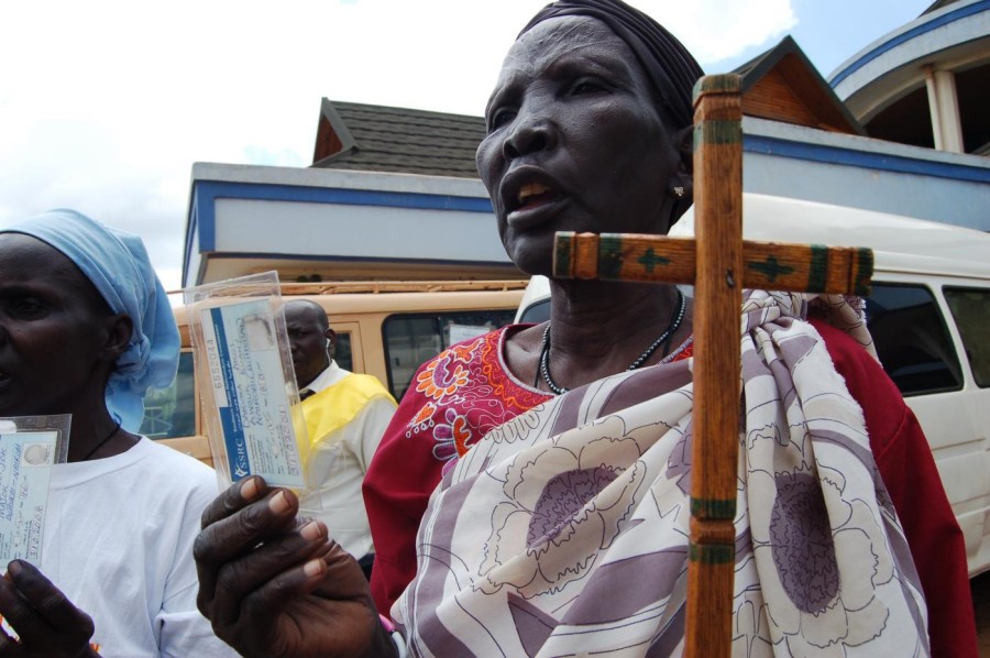 A Sudanese refugee woman in Nairobi during voter registration for the January 2011 referendum (Photo: Fredrick Nzwili/WCC)