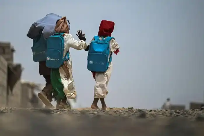 A Sudanese girl, who lost her right arm because of injuries sustained in the civil war, leaves an elementary school run by the Sudanese Coalition for Education in partnership with the United Nations International Children's Emergency Fund (Unicef), south of Port Sudan [Image: KHALED DESOUKI / AFP]