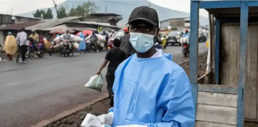 A health worker checks temperatures at a checkpoint near Goma, DRC. Health officials from Uganda, DRC and South Sudan are meeting in Kampala to coordinate a joint Ebola response amid rising regional concern. (Photo: Arlette Bashizi/REUTERS via DW)