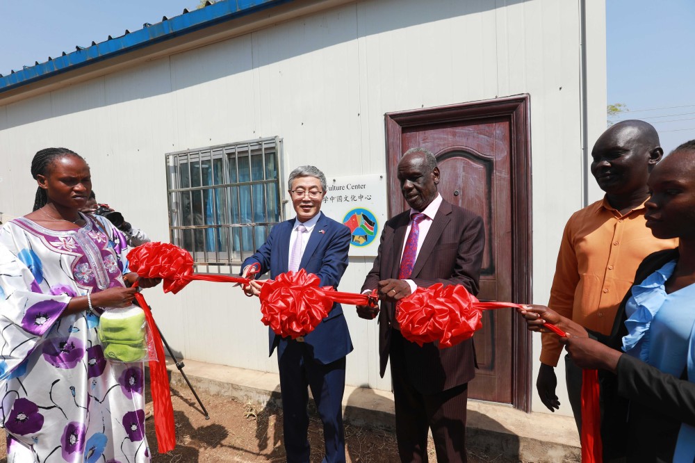 Ambassador Ma Qiang and Executive Vice Chancellor of Juba University in South Sudan, Prof. Robert Mayom Deng, attend the handover and launch ceremony of the China Culture Center donated by the Chinese Embassy to the university in 2025 (Photo Credit: The Chinese Embassy in South Sudan)