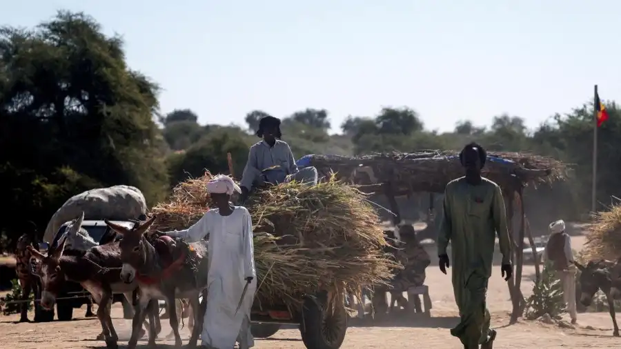 People travel between Chad and Sudan, amid the ongoing conflict between the paramilitary Rapid Support Forces (RSF) and the Sudanese Army, at the Tine border post in eastern Chad (Photo Credit: Reuters )