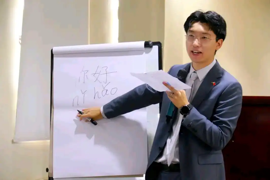Chinese diplomat Mr. Zhang Zheng instructing university students and faculty members at the Senate Hall, University of Juba (Credit: Chinese Embassy in South Sudan)