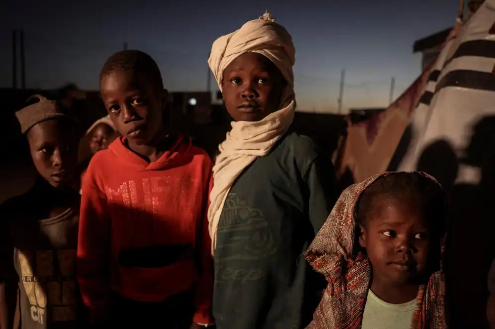 Sudanese refugee children from Al-Fashir at the Tine transit camp (© Reuters)