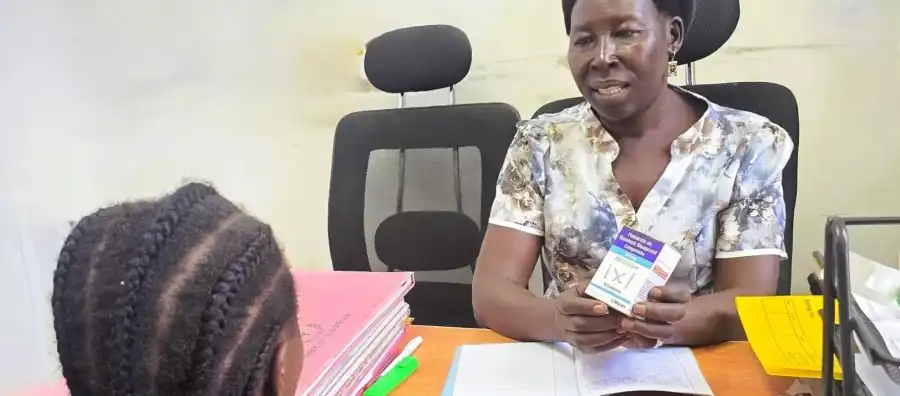 Healthcare worker providing consultation at eMTCT Cliniic in Juba Teaching Hospital 1.jpg