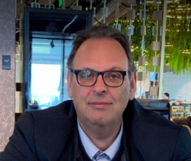 *Isidoros Karderinis, journalist, foreign press correspondent accredited by the Ministry of Foreign Affairs of Greece, regular member of the Greek Foreign Press Correspondents' Association, novelist, poet and lyricist.