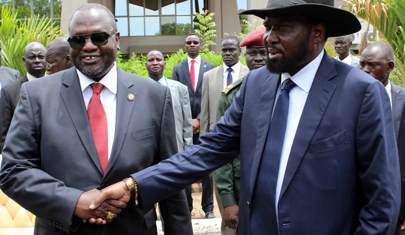 South Sudan President Salva Kiir (R) shakes hands with former rebel leader and First Vice-President Riek Machar (L) after a new unity government was sworn-in, Juba, South Sudan, 29 April 2016 (EPA/PHILLIP DHIL)