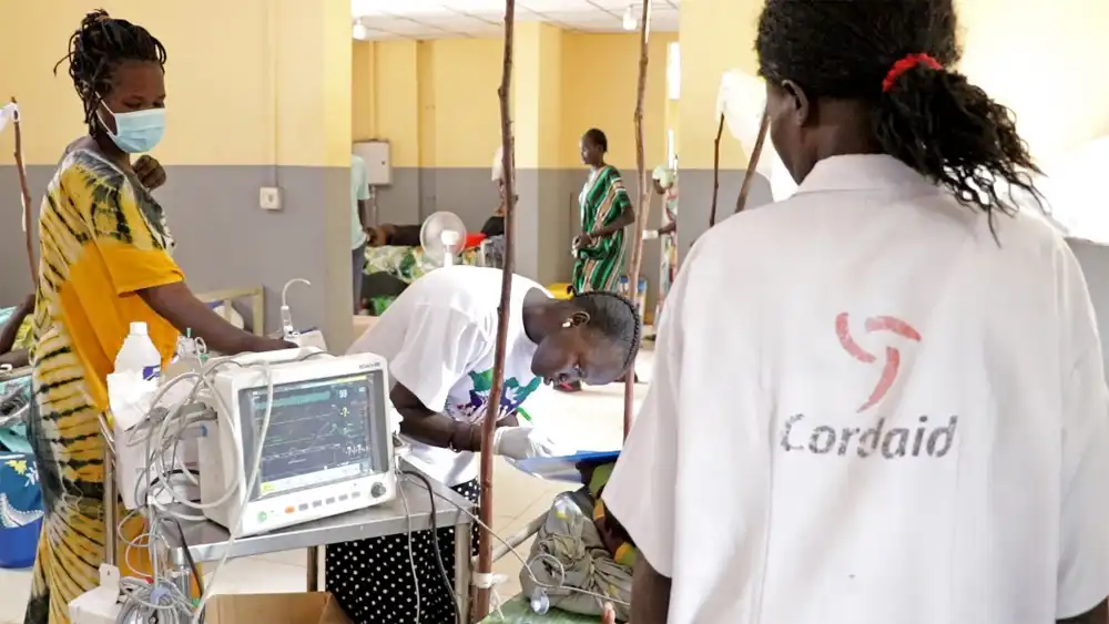Nurses at the Bentiu State Hospital attending to a patient (Photograph: Orlando Moses/Cordaid)