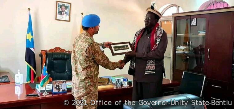 Pakistan Protection Force Unit In Unity State Crown Governor Manytuil With Gift Of Recognition As Part Of Their Tradition Pakistan Protection Force Unit In Unity State Crown Governor Manytuil With Gift Of Recognition As Part Of Their Tradition