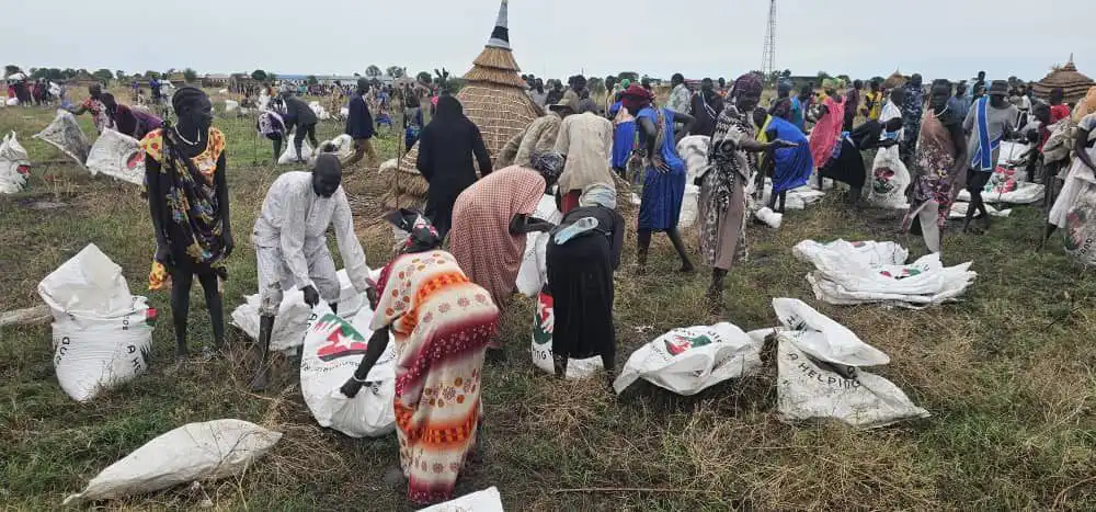 South Sudanese pick food dropped from the air by UPDF (Photo Credit: UPDF / Twitter / X)