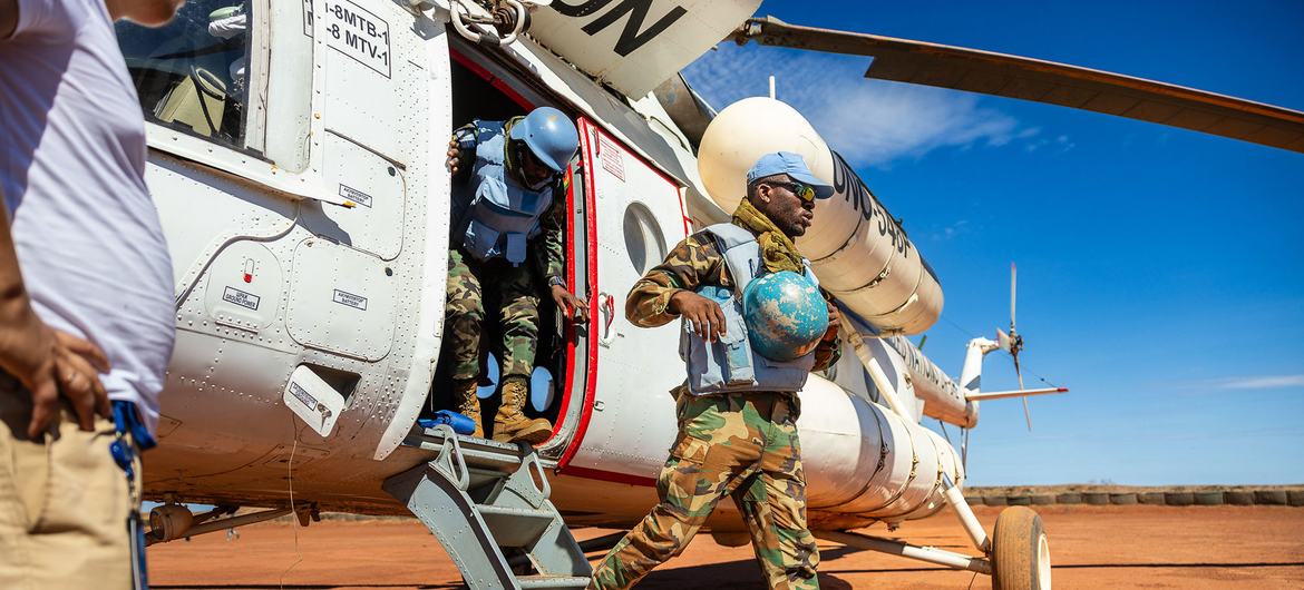 UNMISS/Gregorio Cunha (أرشيف) قوات حفظ السلام التابعة لبعثة الأمم المتحدة في جنوب السودان (أونميس) تقوم بدورية في بانييجار في وسط جنوب السودان.