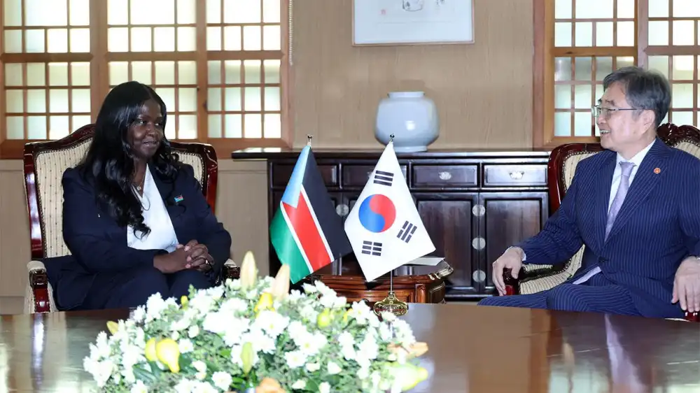 South Korean FM Cho Calls for Attention to Safety of Hanbit Unit in Meeting with South Sudanese Envoy