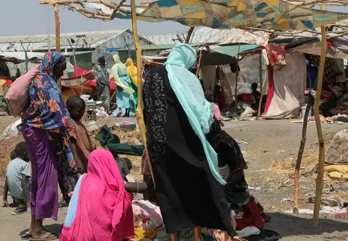 لاجئون سودانيون داخل مركز الإيواء المؤقت في الرنك جنوب السودان (سودان تريبيون)