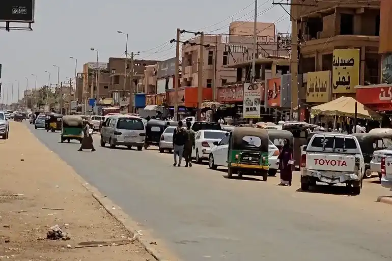 لجنة أمن ولاية الخرطوم أوضحت أن القرار يتيح للمواطنين التحرك والعمل في جميع الأوقات (الجزيرة)