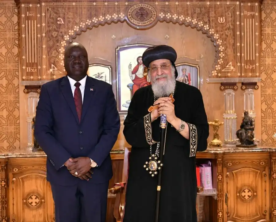 مشيدًا بدور الكنيسة الإنساني البابا تواضروس الثاني يستقبل سفير جنوب (مصدر الصورة: شبكة تواصل الإخبارية)